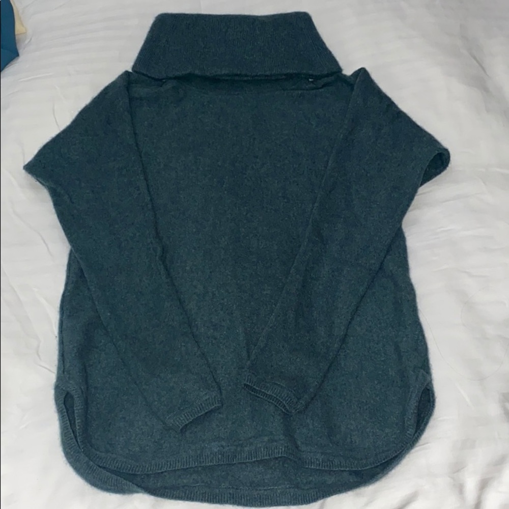 Max Studio Cashmere turtle neck sweater